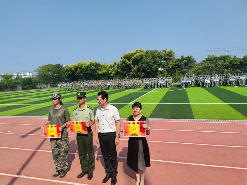 吉安市理工技工學(xué)校2021級(jí)新生國(guó)防素養(yǎng)訓(xùn)練活動(dòng)圓滿結(jié)束