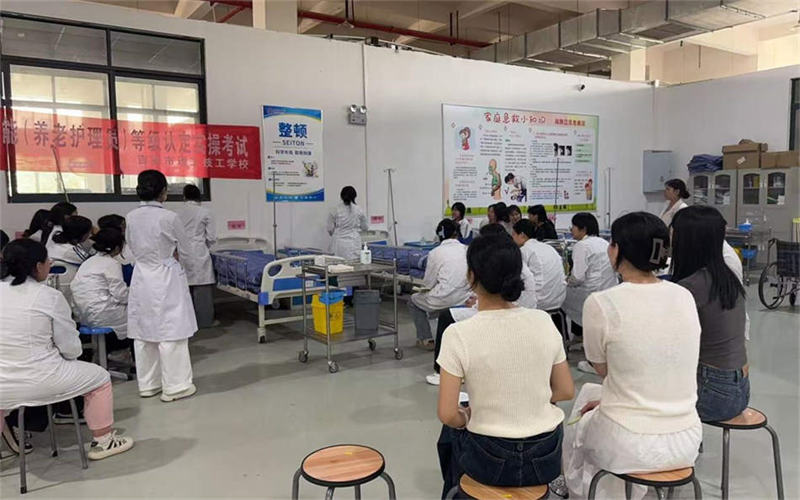 嚴(yán)謹(jǐn)考風(fēng)考紀(jì)，檢驗(yàn)教學(xué)成果—我校期末考試