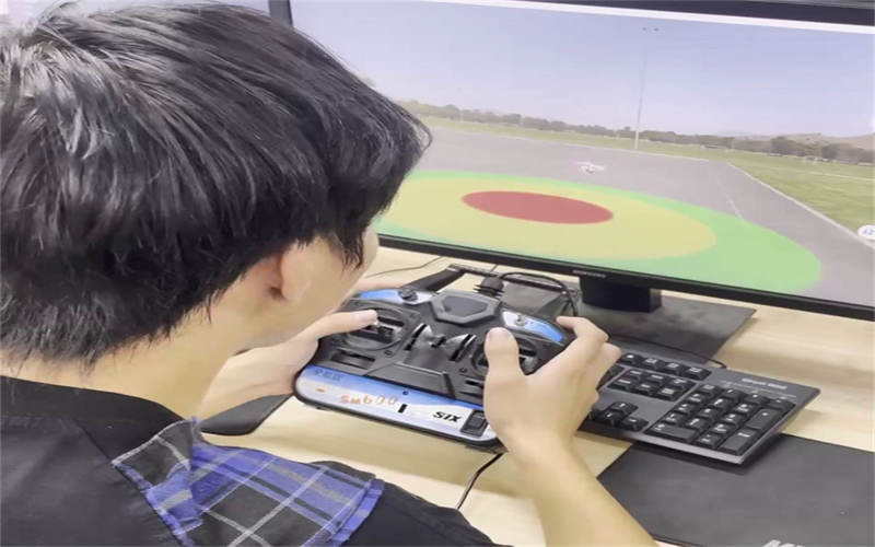 吉安市理工技工學校無人機專業(yè)深化模擬飛行調(diào)